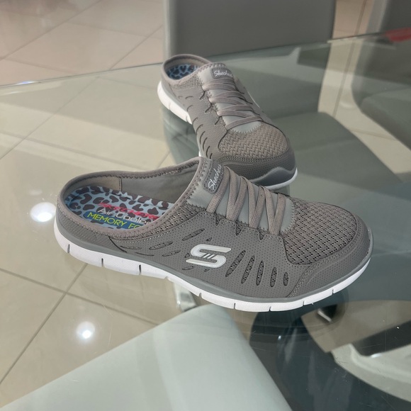 Skechers memory foam backless women’s sneakers size 8 - Picture 2 of 9